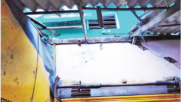 ബക്കളത്ത് ലീഗ് ഓഫിസിനു നേരെ ബോംബേറ്