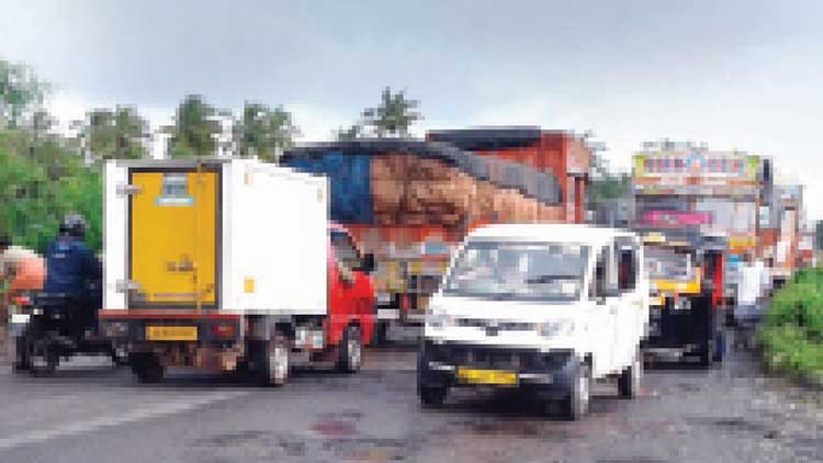 ഈ കുരുക്ക് ആരഴിക്കും?