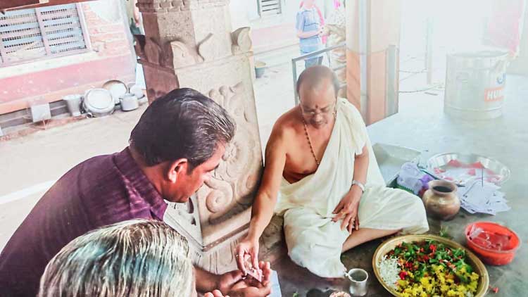 ക്ഷേത്രദർശനം നടത്തി പത്രിക നൽകിയ  ആദ്യ സി.പി.എം സ്ഥാനാർഥിയായി ശങ്കർ റൈ