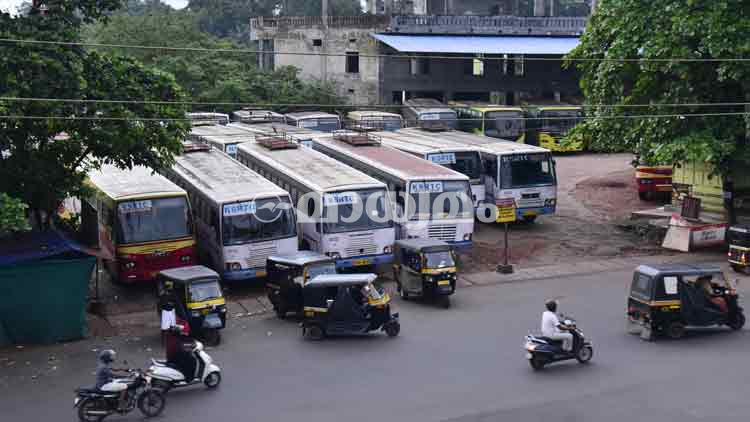 വെഹിക്കിൾ സൂപ്പർവൈസർക്ക് കോവിഡ്; മലപ്പുറം കെ.എസ്.ആർ.ടി.സി ഡിപ്പോയിൽ സർവിസ് നിർത്തി