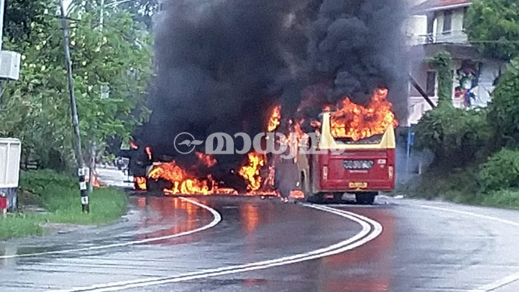 ടാ​ങ്ക​ർ ലോറിയുമായി കൂട്ടിയിടിച്ച് കെ.എസ്.ആർ.ടി.സി ബസ് കത്തിനശിച്ചു