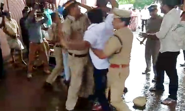 ksu-black-flag-protest-20.07.2019