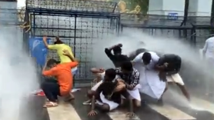 യൂനിവേഴ്സിറ്റി കോളജ്: കെ.എസ്.യു, യുവമോർച്ച മാർച്ച് അക്രമാസക്തമായി