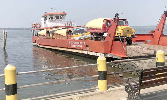 വൈക്കം–തവണക്കടവ്​ ജങ്കാർ സർവിസ്​​ വീണ്ടും തുടങ്ങി