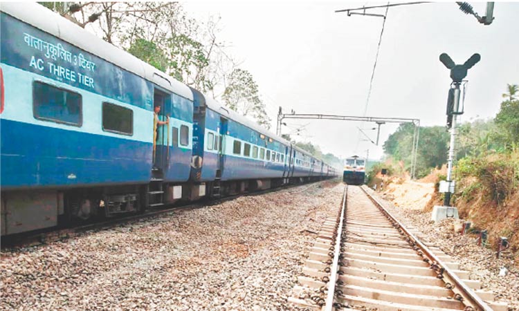 പുതിയ പാതയിലൂടെ ​ െട്രയിന്‍ ഓടിത്തുടങ്ങി