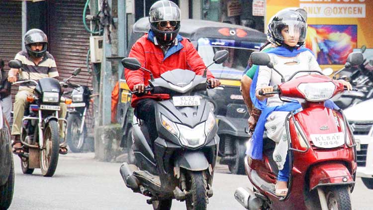 പിൻസീറ്റ്​ ഹെൽമറ്റ്: ജില്ലയിൽ 27പേർ കുടുങ്ങി