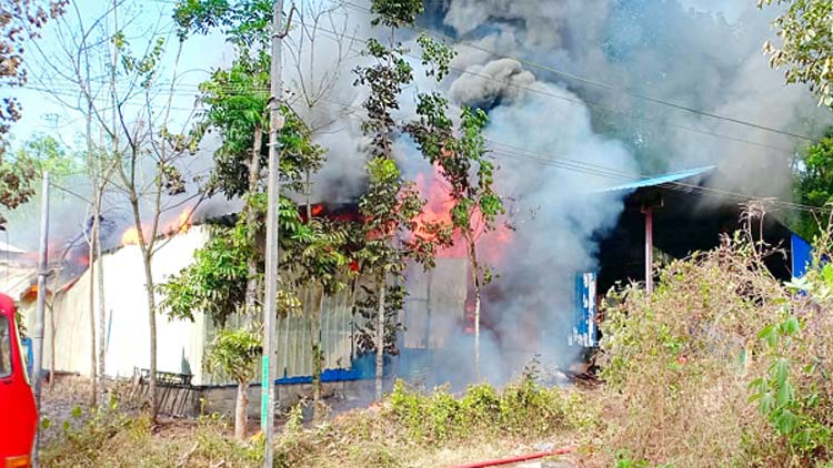 കാഞ്ഞിരപ്പള്ളിയിൽ ഗ്ലാസ് ഹൗസ് ഗോഡൗണിൽ തീപിടിത്തം