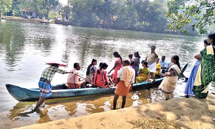 ഏനാദിക്കാർക്ക് മൂവാറ്റുപുഴ ആറിനുകുറുകെ പാലംവേണം