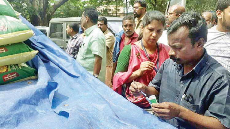 അരി കേടാകാതിരിക്കാന്‍ കീടനാശിനി