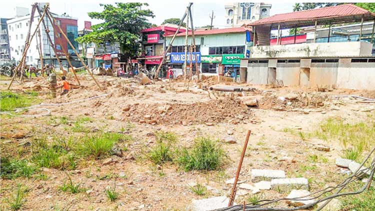 ഏറ്റുമാനൂര്‍ നഗരസഭ വ്യാപാരസമുച്ചയം:  ക്രമക്കേട്​ ചൂണ്ടിക്കാട്ടിയ ഉദ്യോഗസ്ഥന് സ്ഥാനചലനം