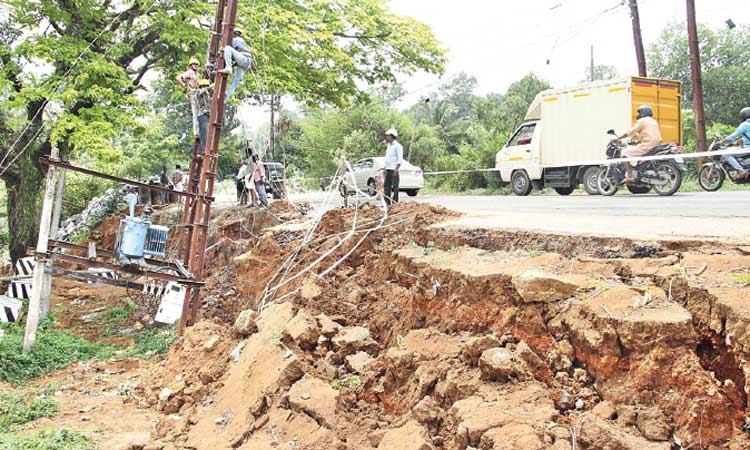 കെ.കെ റോഡി​െൻറ സംരക്ഷണഭിത്തി തകർന്ന സംഭവം: വാട്ടർ അതോറിറ്റിയും ഇറിഗേഷൻ വകുപ്പും കുറ്റ​ക്കാരെന്ന്​ ദേശീയപാത വിഭാഗം
