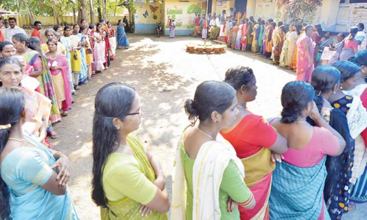 ഇടവേളയില്ലാത്ത തിരക്ക്​; അണമുറിയാത്ത ആവേശം