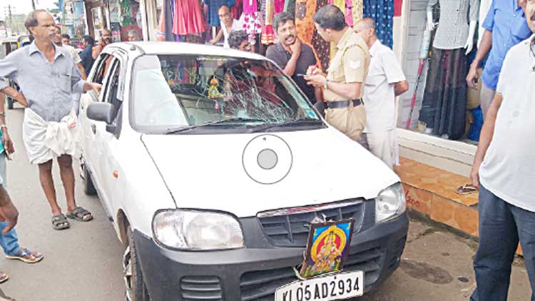 പൊൻകുന്നത്ത് മണിക്കൂറുകൾക്കുള്ളിൽ രണ്ട് അപകടം; മൂന്നുപേർക്ക് പരിക്ക്