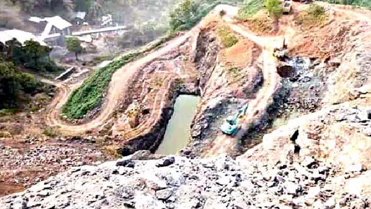 നെഞ്ചുപൊട്ടുന്ന മലയോരം