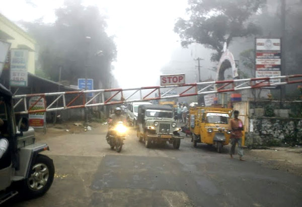 പരിശോധയില്ലാതെ പച്ചക്കറി വാഹനങ്ങള്‍ ചെക്പോസ്റ്റ് കടന്നു