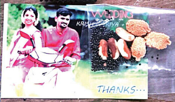 വിവാഹം സന്ദേശമാക്കി സന്തോഷ്;   സദ്യക്കൊപ്പം പച്ചക്കറി വിത്തുകളടങ്ങിയ കവര്‍