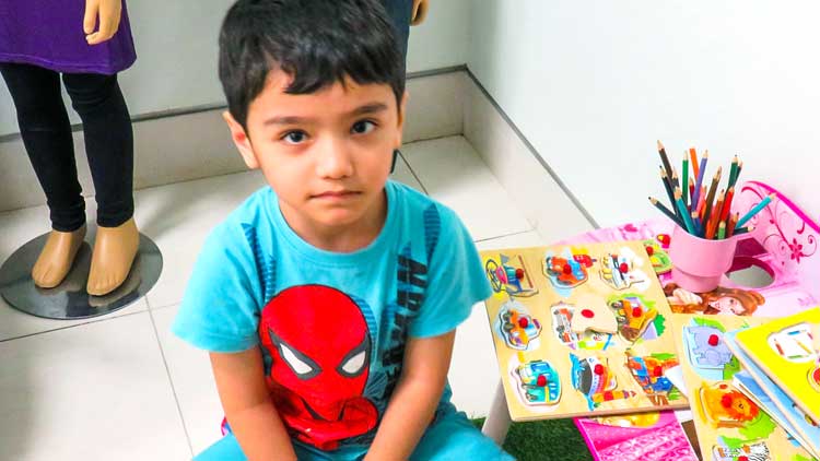 ഈ ​കു​ഞ്ഞി​നെ  അ​റി​യു​മോ നി​ങ്ങ​ൾ​ക്ക്​