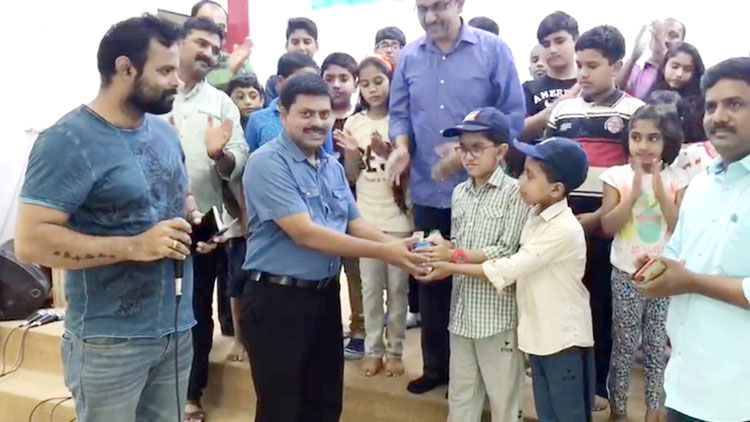 കേ​ര​ള​ത്തി​ന് സ്നേ​ഹ​സ്പ​ർ​ശ​വു​മാ​യി  കു​വൈ​ത്തി​ലെ കു​ട്ടി​ക്കൂ​ട്ടം