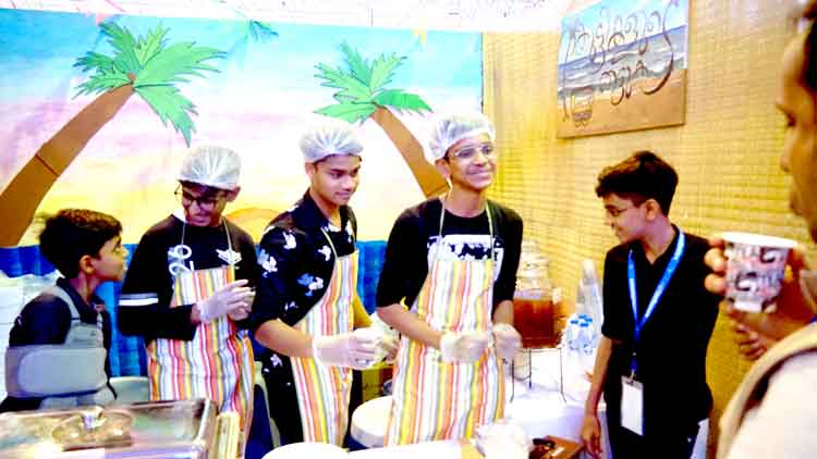 തട്ടുകടയിലുണ്ട്​ കുട്ടിപ്പട്ടാളം VIDEO