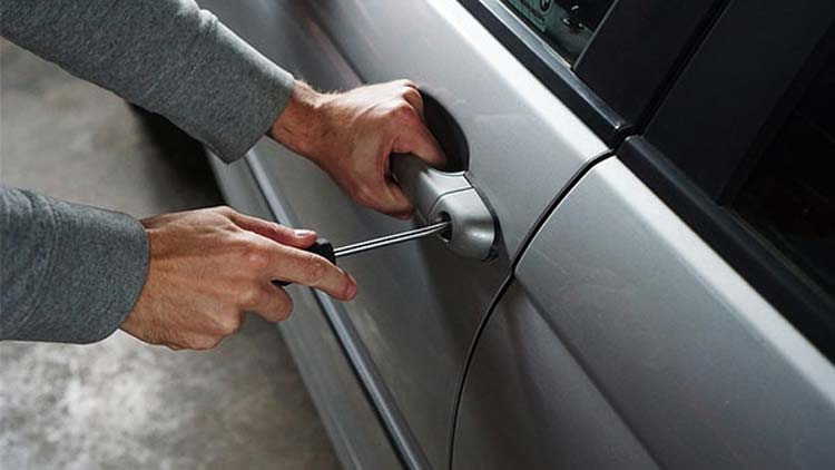 വാ​ഹ​ന ക​വ​ർ​ച്ച പ​തി​വാ​കു​ന്നു; ആ​ശ​ങ്ക​യോ​ടെ വി​ദേ​ശി​ക​ൾ