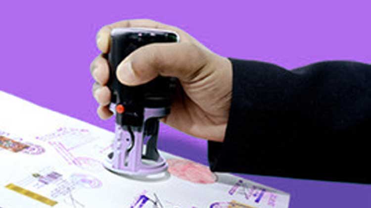 വി​സ മാ​റ്റ​ത്തി​ന്​ ഫീ​സ്​  വ​ർ​ധി​പ്പി​ക്കാ​ൻ ആ​ലോ​ച​ന