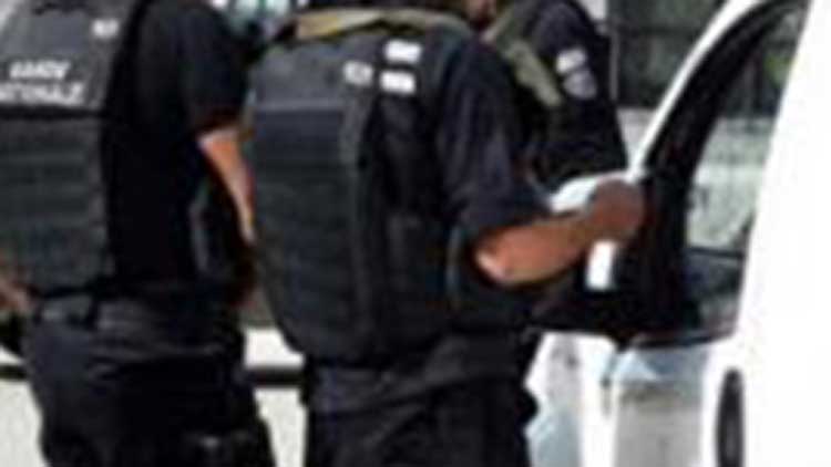 പൊലീസ് ചമഞ്ഞ് വിദേശികളെ കവർച്ചക്കിരയാക്കുന്നു പൊലീസ് ചമഞ്ഞ് വിദേശികളെ കവർച്ചക്കിരയാക്കുന്നു