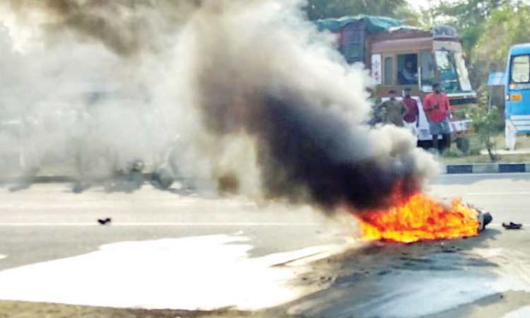 ഗ​താ​ഗ​ത നി​യ​മലം​ഘ​നം പ​തി​വ്;  അ​പ​ക​ടം തു​ട​ർ​ക്ക​ഥ