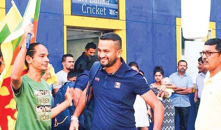 പല്ലുകൊഴിഞ്ഞ സിംഹങ്ങൾ