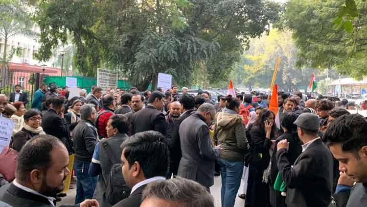 ​പൗരത്വ ഭേദഗതിക്കെതിരെ സുപ്രീംകോടതിയിൽനിന്ന്​ ജന്തർമന്തറിലേക്ക്​ അഭിഭാഷകരുടെ മാർച്ച്