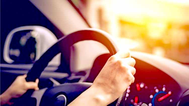 ഒമാനിൽ ഡ്രൈവിങ് ലൈസൻസ് കാലാവധി കഴിഞ്ഞാലും വാഹനമോടിക്കാം ഒമാനിൽ ഡ്രൈവിങ് ലൈസൻസ് കാലാവധി കഴിഞ്ഞാലും വാഹനമോടിക്കാം