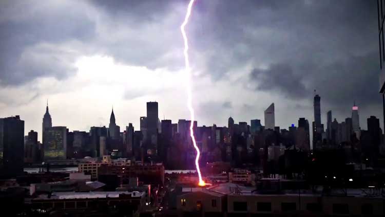 മിന്നലേറ്റ് ആസാമിലും യുപിയിലും വ്യാഴാഴ്ച മരിച്ചത് 31 പേർ