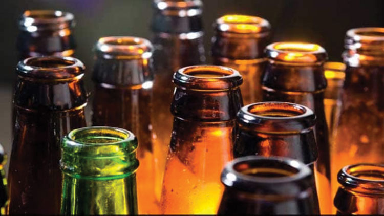 ബൈക്കിലിടിച്ച് നിർത്താതെ പോയ ലോറിയിൽ മദ്യം; ഡ്രൈവറും ക്ലീനറും അറസ്​റ്റിൽ