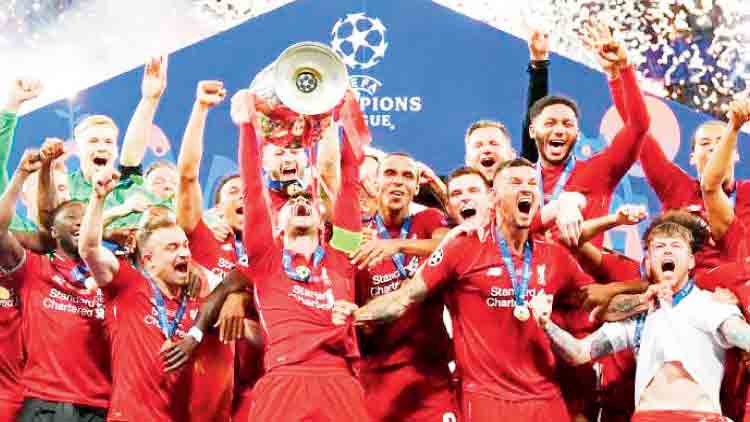 പ്രീ​മി​യ​ർ ലീ​ഗ്​ കി​രീ​ടം ന​ഷ്​​ട​മാ​കി​ല്ലെ​ന്ന പ്ര​തീ​ക്ഷ​യി​ൽ ലി​വ​ർ​പൂ​ൾ