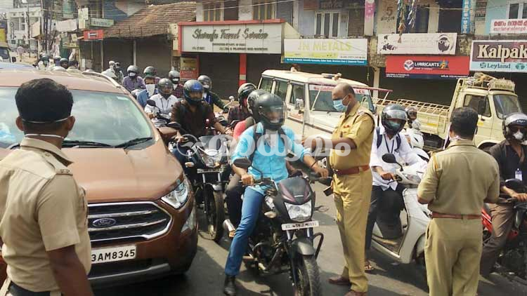 lock-down-kannur.jpg