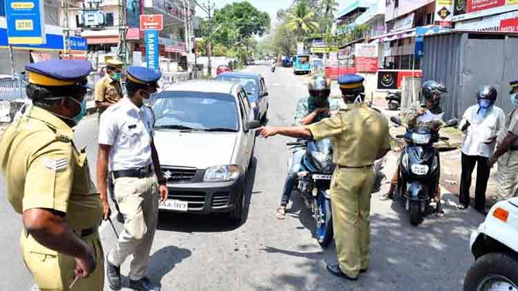 ബ​ത്തേ​രി​യി​ൽ അതിർത്തി കടന്ന് വാഹന പ്രവാഹം; ജാഗ്രത കൂട്ടണം