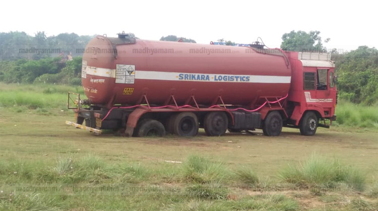 മലപ്പുറത്ത് ടാങ്കർ ലോറിയിൽ ആസിഡ് ചോർച്ച: വൻ ദുരന്തം ഒഴിവായി