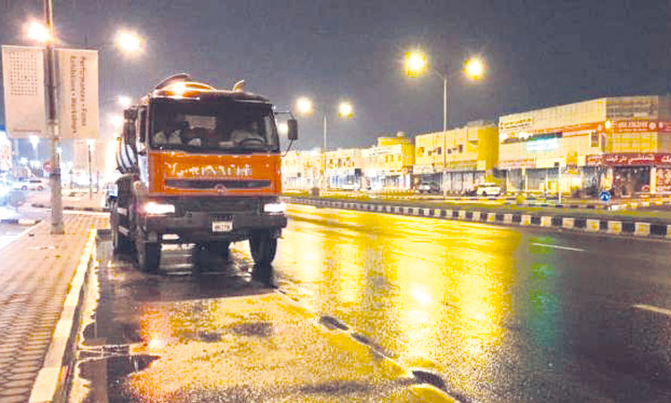 ഷാ​ര്‍ജ​യി​ല്‍ മ​ഴ​വെ​ള്ളം നീ​ക്കം ചെ​യ്യാ​ന്‍ എ​ത്തി​യ​ത് 250 വാ​ഹ​ന​ങ്ങ​ള്‍