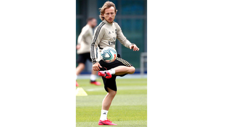 ബാ​ഴ്​​സ​ലോ​ണ​ക്കു പി​ന്നാ​ലെ പ​രി​ശീ​ല​ന​ത്തി​നി​റ​ങ്ങി റ​യ​ൽ മ​ഡ്രി​ഡും