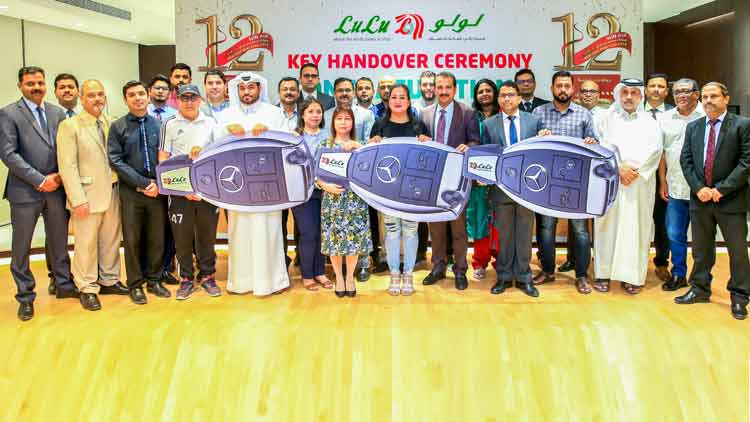 ലു​​​​ലു പ്ര​​​മോ​​​ഷ​​​ൻ: വി​​​ജ​​​യി​​​ക​​​ൾ​​​ക്ക്​ ബെ​​​​ൻ​​​​സ്​ കാ​​​​റു​​​ക​​​ൾ​ ൈക​​​മാ​​​റി