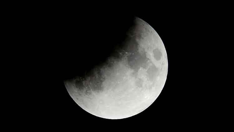 കു​വൈ​ത്തി​ൽ ഭാ​ഗി​ക  ച​ന്ദ്ര​ഗ്ര​ഹ​ണം ദൃ​ശ്യ​മാ​യി