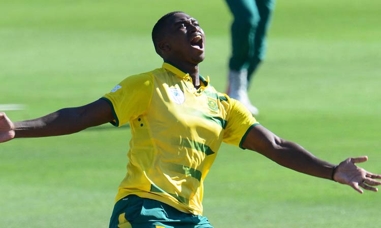 ലുങ്കി എൻഗിഡി നാട്ടിലേക്ക്​ മടങ്ങി; സൂപ്പർ കിങ്​സിന്​ തിരിച്ചടി