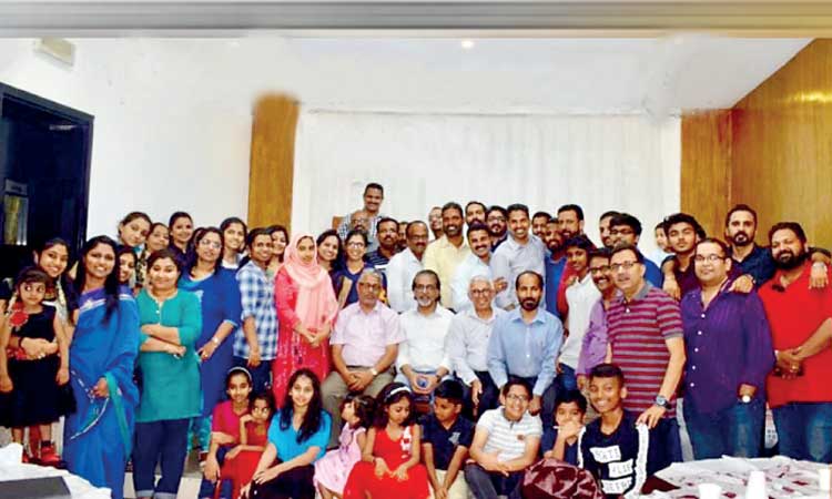 മ​ട​പ്പ​ള്ളി അ​ലും​നി സം​ഗ​മം