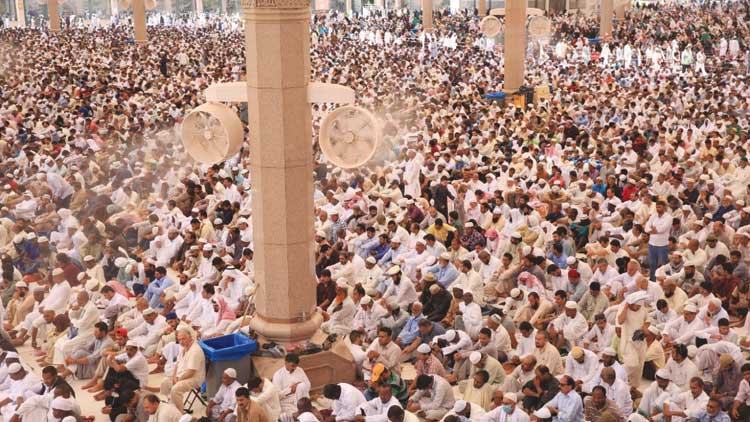 റമദാൻ അവസാന വെള്ളി: ഇരുഹറമുകളിൽ​ തീർഥാടക ലക്ഷങ്ങൾ