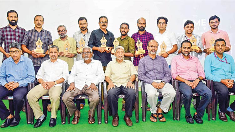 മാധ്യമത്തിലെ അവാർഡ്​ ജേതാക്കൾക്ക്​  മാനേജ്​മെൻറി​െൻറ ആദരം