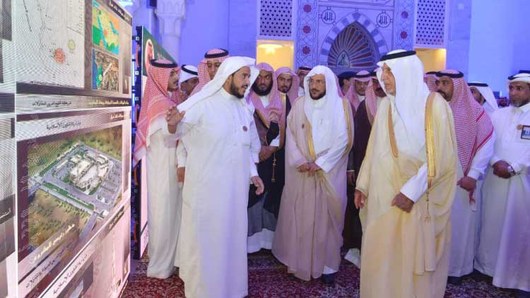 സേ​വ​ന​ത്തി​ന്​ മൂ​ന്ന​ര ല​ക്ഷം പേ​ർ