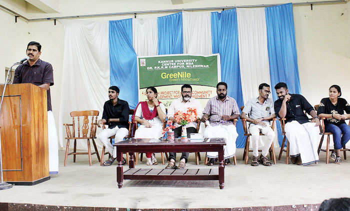 മാലിന്യമുക്ത നീലേശ്വരം  ലക്ഷ്യവുമായി വിദ്യാർഥികൾ