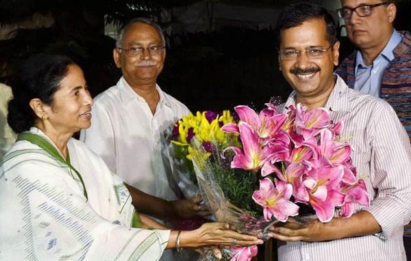 ബി.ജെ.പിയെ തറപറ്റിക്കാന്‍ മമതയുടെ ചായ ചര്‍ച്ച; കോണ്‍ഗ്രസിന് ക്ഷണമില്ല