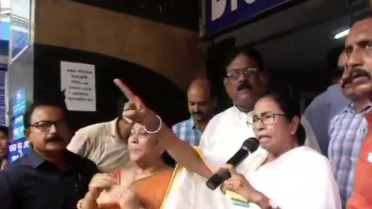 മുഖ്യമന്ത്രിയുടെ അന്ത്യശാസനം കാറ്റിൽപറത്തി ബംഗാളിൽ ജൂനിയർ ഡോക്​ടർമാരുടെ സമരം തുടരുന്നു