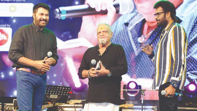 ഹാർമോണിയസ് കേരള വേദിയിൽ മമ്മൂട്ടി പാടിയത്​ വൈറലായി