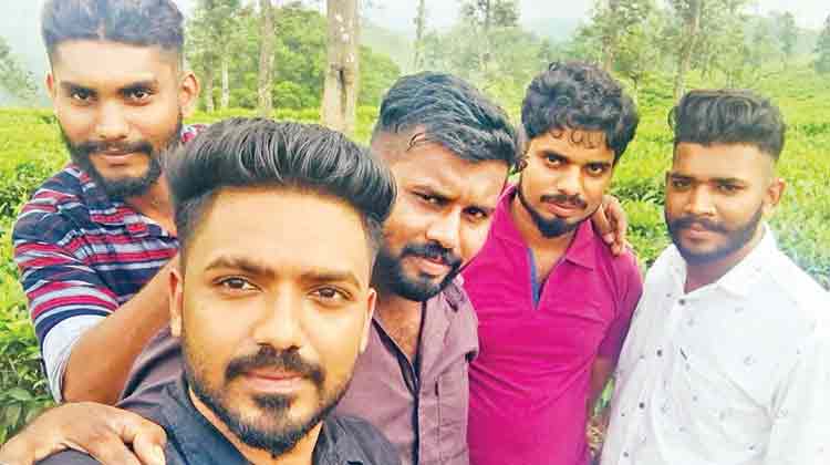 ജീവിച്ചിരിക്കെ സോഷ്യൽ മീഡിയയിൽ ആദരാഞ്​ജലി​; പരാതിയുമായി യുവാക്കൾ